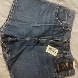 NEW Levi’s High Loose Shorts Size 31